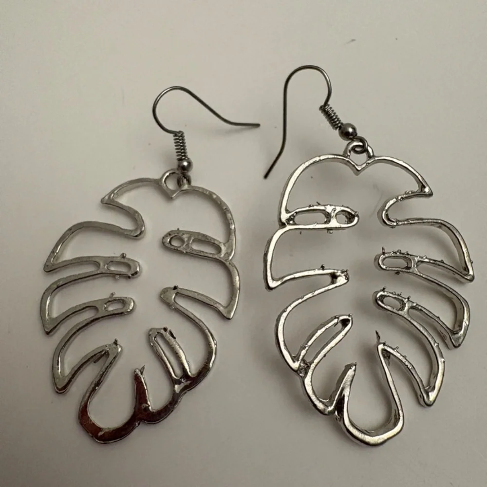 Palm Leaf Earrings in Silvertone.